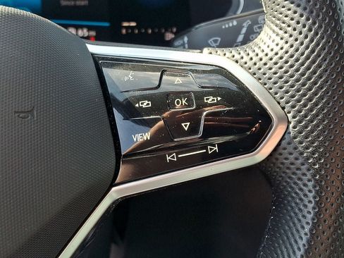 Certified 2022 Volkswagen Tiguan SE R-Line AWD/4WD image 22