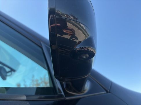 Used 2017 Nissan Pathfinder Platinum w/ Family Entertainment Package image 28