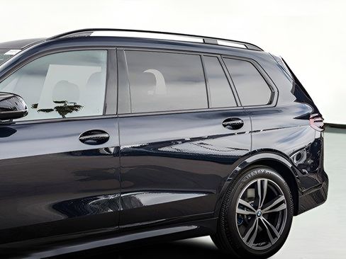 Used 2023 BMW X7 M60i image 24
