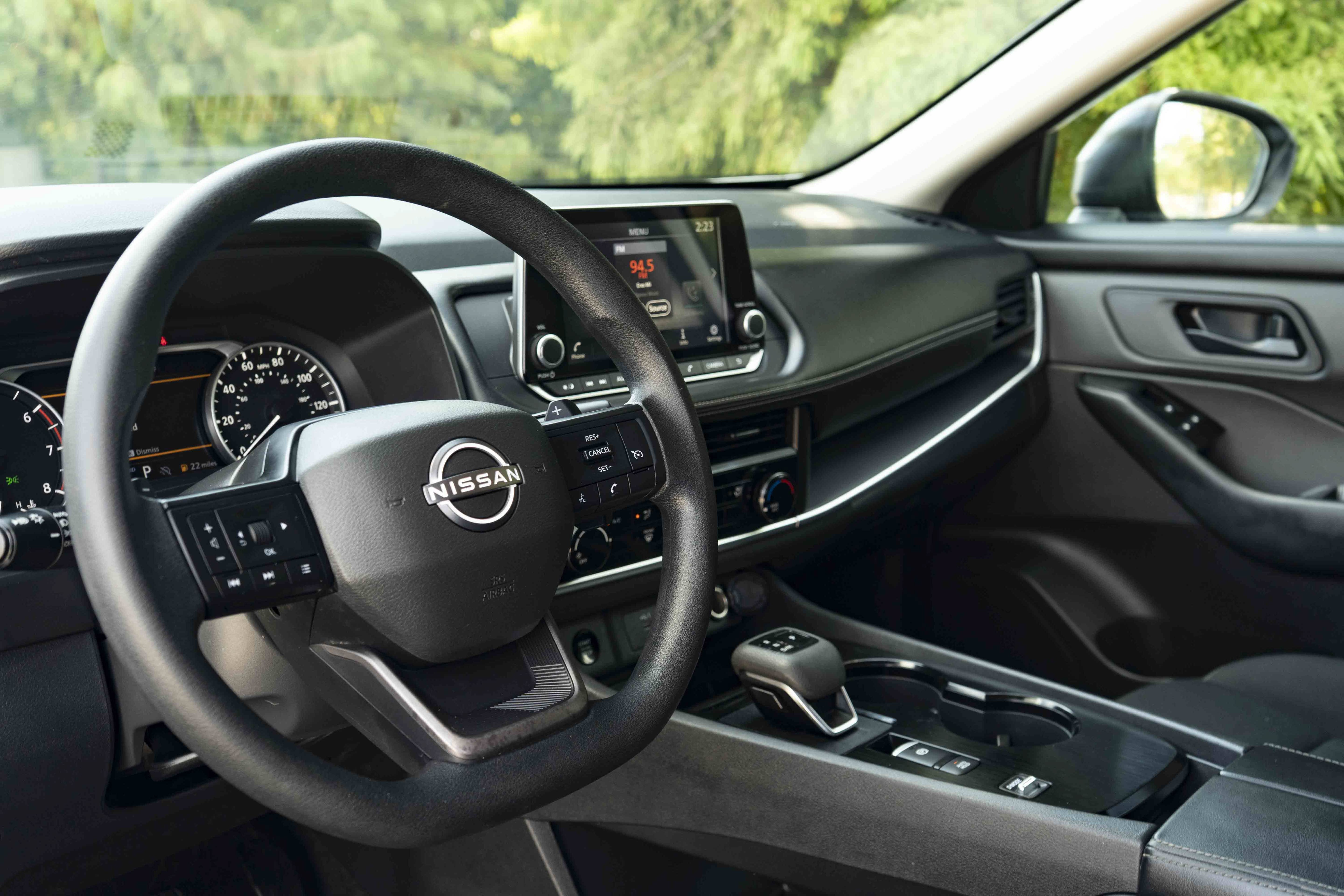 Used 2025 Nissan Rogue S FWD image 15