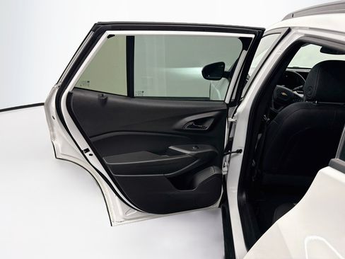 Used 2025 Chevrolet Trax LT FWD image 24