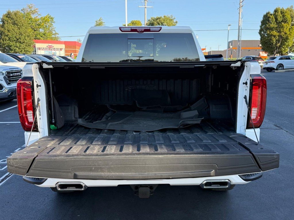 Used 2023 GMC Sierra 1500 AT4 w/ Technology Package AWD/4WD image 4