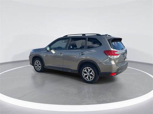 Used 2020 Subaru Forester Premium image 6