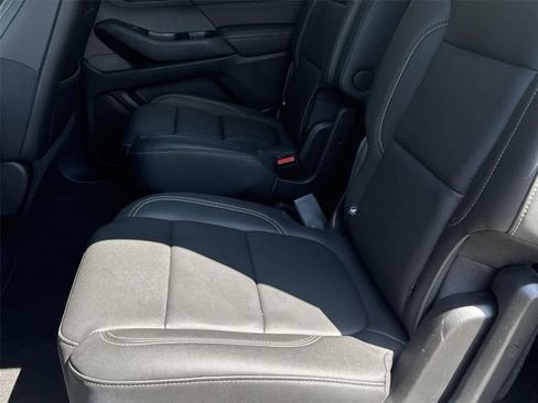 Used 2023 Chevrolet Traverse LT w/ LT Premium Package AWD/4WD image 15