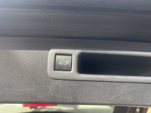 Used 2023 Toyota Highlander XLE image 16