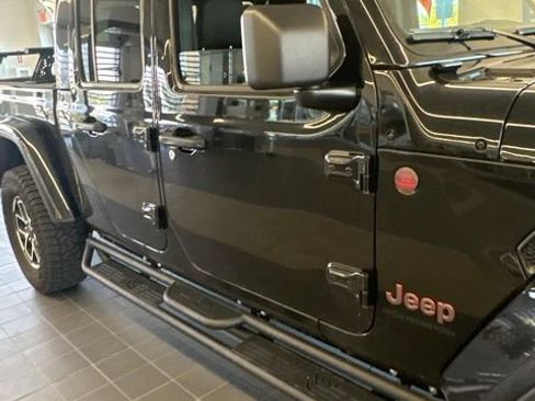 Used 2025 Jeep Gladiator Rubicon AWD/4WD image 14