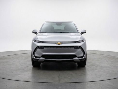 Used 2025 Chevrolet Equinox LT FWD image 2