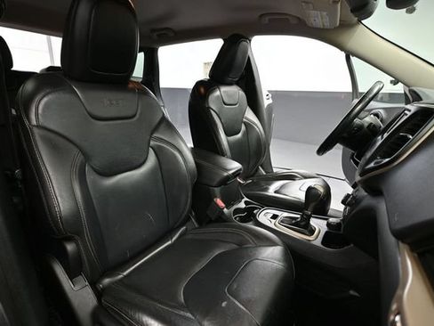 Used 2016 Jeep Cherokee Latitude w/ North All-Season Group AWD/4WD image 43