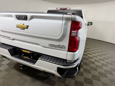 Used 2023 Chevrolet Silverado 1500 High Country w/ High Country Premium Package AWD/4WD image 5