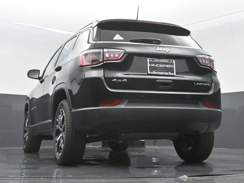 Used 2025 Jeep Compass Limited image 31