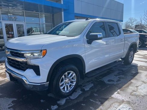 Used 2022 Chevrolet Silverado 1500 LT image 2