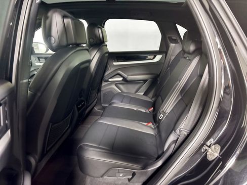 Used 2024 Porsche Cayenne w/ Premium Package Plus (PFM) image 21