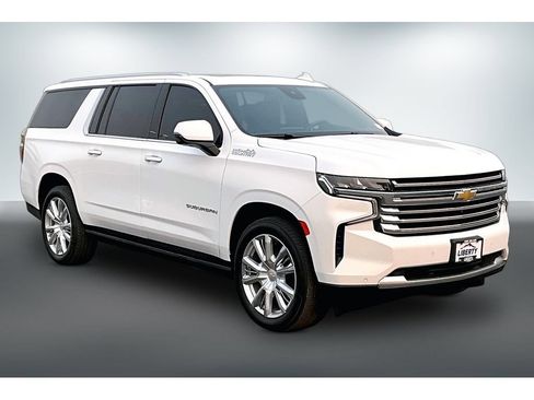 Used 2023 Chevrolet Suburban High Country w/ Max Trailering Package AWD/4WD image 3