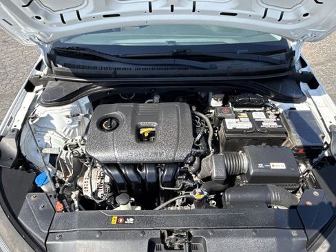 Used 2019 Hyundai Elantra SE w/ Cargo Package image 16