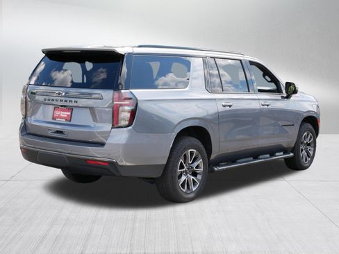 Used 2022 Chevrolet Suburban Z71 w/ Luxury Package AWD/4WD image 7
