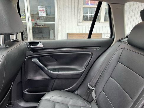 Used 2011 Volkswagen Jetta SE FWD image 6