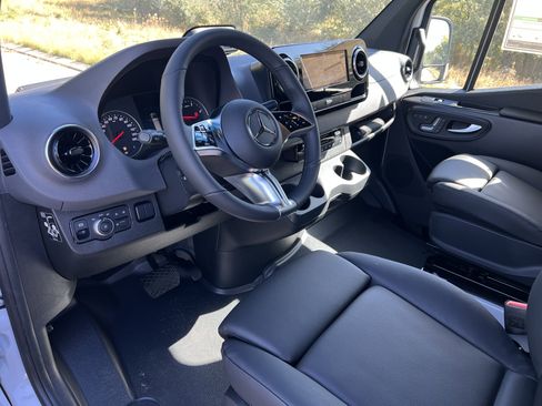 New 2025 Mercedes-Benz Sprinter 2500 image 18
