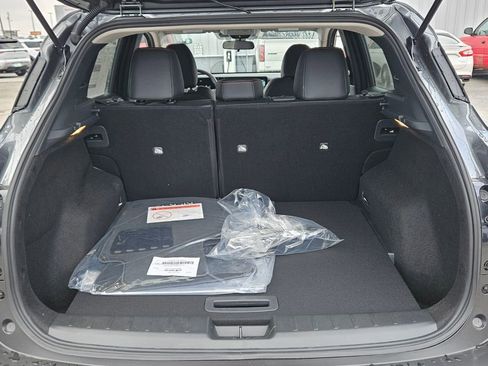 New 2026 Nissan Kicks SR w/ Cold Weather Package FWD image 11
