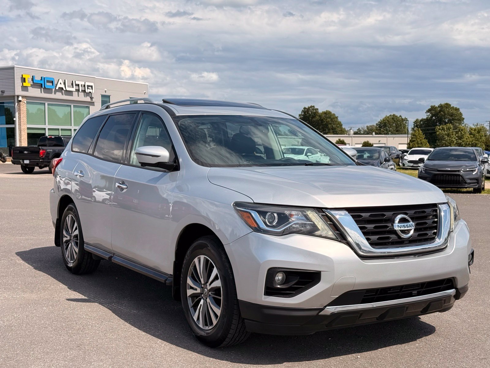 Used 2017 Nissan Pathfinder SL w/ SL Premium Package AWD/4WD image 6