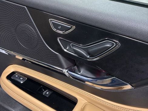 Used 2023 Lincoln Corsair Reserve w/ Jet Appearance Package image 30