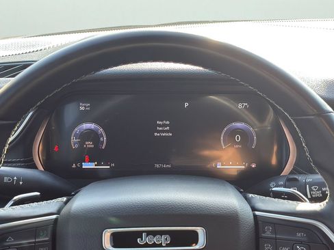 Used 2022 Jeep Grand Cherokee Altitude RWD image 13