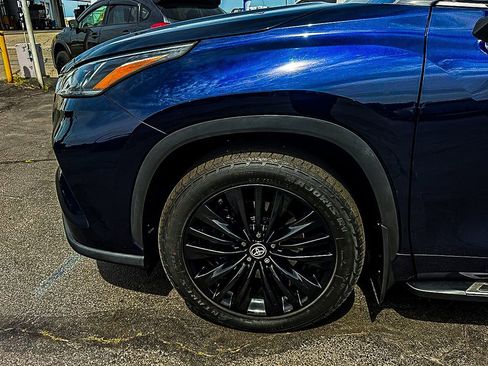Used 2021 Toyota Highlander Platinum AWD/4WD image 12