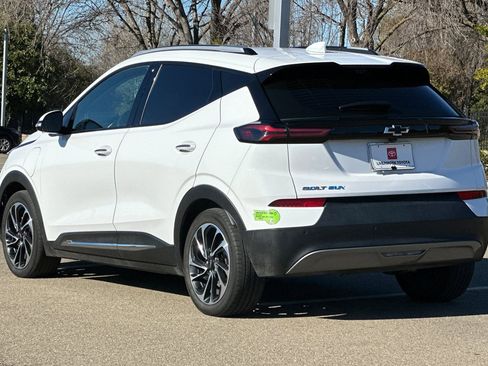 Used 2022 Chevrolet Bolt EUV Premier w/ Super Cruise Package image 6