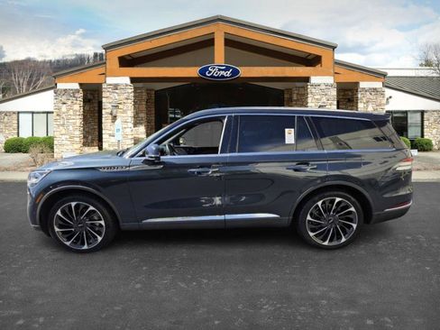 Used 2023 Lincoln Aviator Reserve w/ Equipment Group 201A image 8