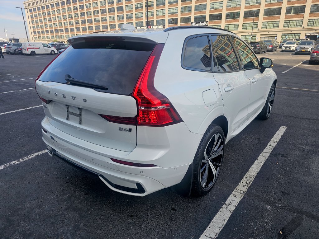 Used 2022 Volvo XC60 B6 R-Design AWD/4WD image 29