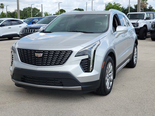 Used 2022 Cadillac XT4 Premium Luxury w/ Technology Package FWD image 3
