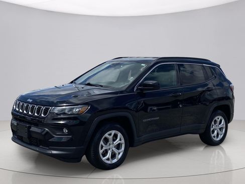 Used 2024 Jeep Compass Latitude AWD/4WD image 6