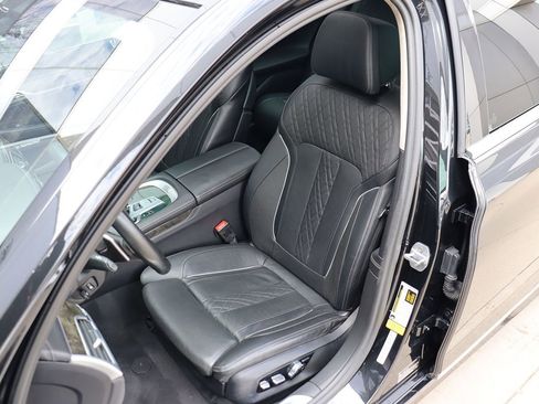 Used 2018 BMW 750i image 33