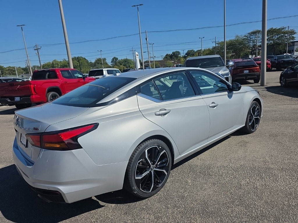 Used 2025 Nissan Altima 2.5 SR FWD image 4