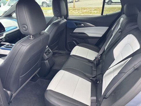 Used 2025 Chevrolet Equinox EV LT image 10