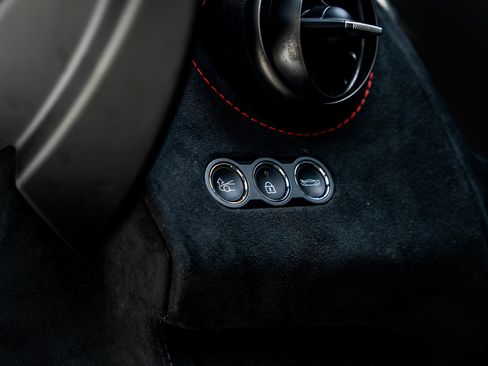 Used 2024 McLaren 750S Spider RWD image 48