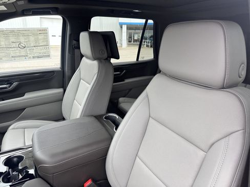 New 2026 GMC Yukon Elevation w/ Elevation Premium Package AWD/4WD image 11