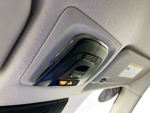 Used 2024 Toyota Corolla Cross L image 22