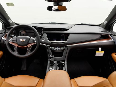 Certified 2025 Cadillac XT5 Premium Luxury AWD/4WD image 10