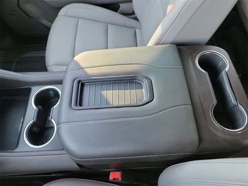 Used 2024 Chevrolet Suburban Z71 w/ Luxury Package image 22