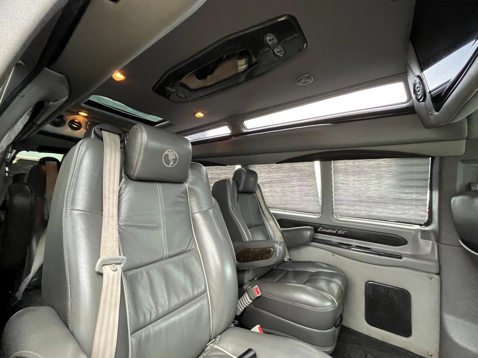 Used 2018 Chevrolet Express 2500 Extended w/ Enhanced Convenience Package RWD image 40
