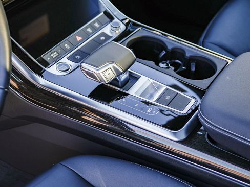 Certified 2025 Audi Q7 2.0T Premium w/ Convenience Package image 21