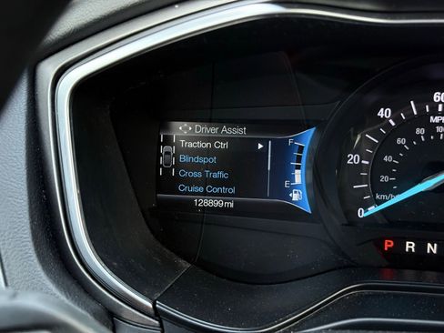 Used 2019 Ford Fusion SE FWD image 27