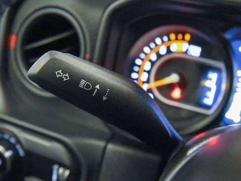 Used 2025 Jeep Wrangler Unlimited Rubicon w/ Technology Group image 26