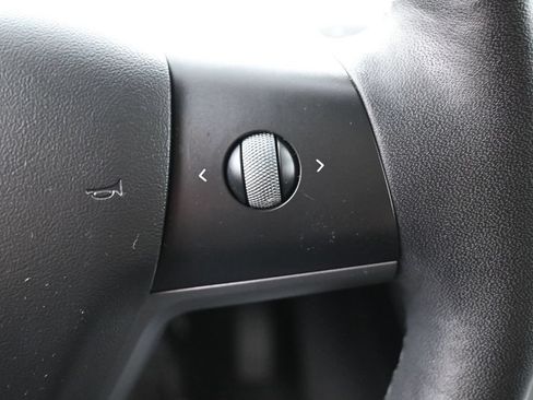 Used 2022 Tesla Model Y Long Range AWD/4WD image 21