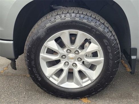 Used 2024 Chevrolet Silverado 1500 Custom image 11