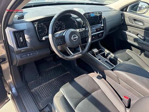 Certified 2025 Nissan Pathfinder SL FWD image 16