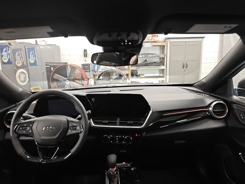 Certified 2026 Chevrolet Trax RS w/ Sunroof Package FWD image 17