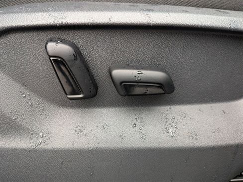 Used 2022 Volkswagen Tiguan SEL R-Line image 40