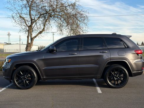 Used 2020 Jeep Grand Cherokee Altitude image 7