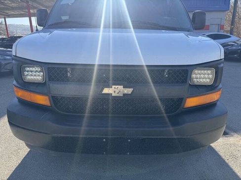 Used 2017 Chevrolet Express 2500 2500 3dr Cargo Van image 21